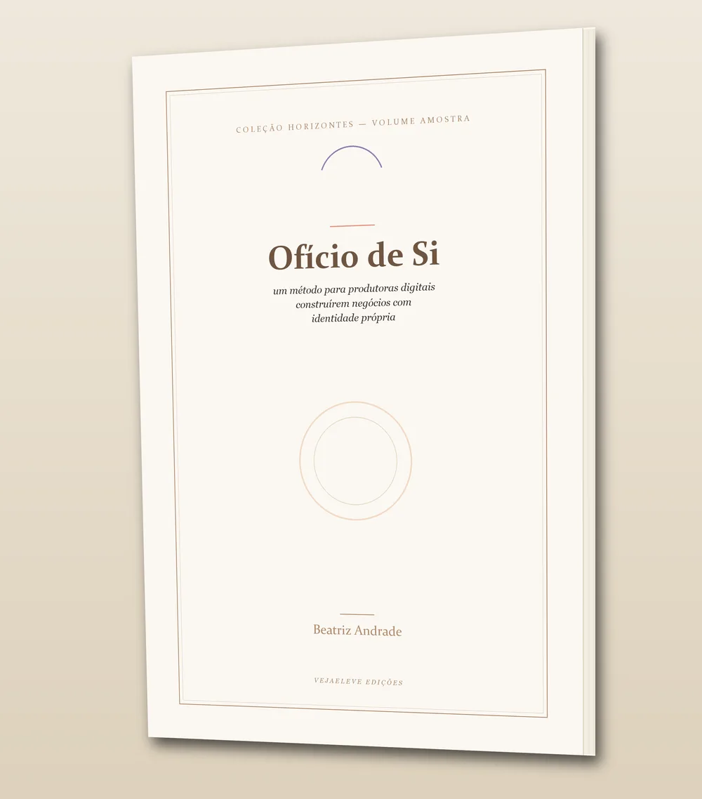 Mockup do livro-amostra Ofício de Si, diagramado pela Alnair